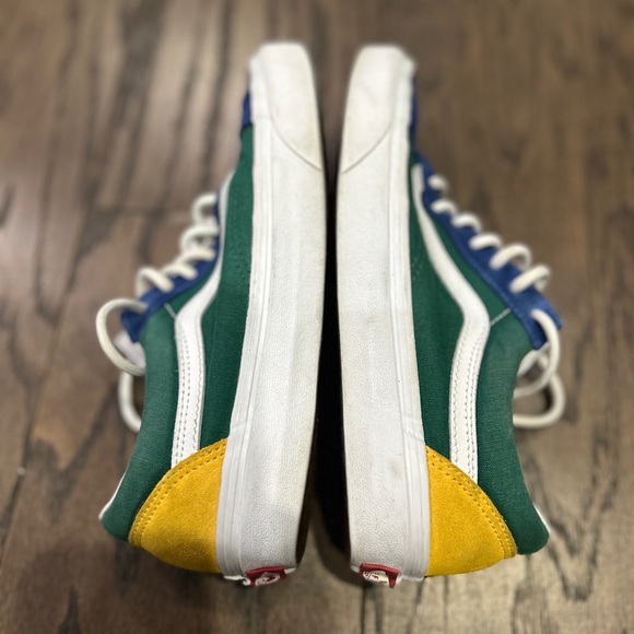 Vans - Picture 8 of 11